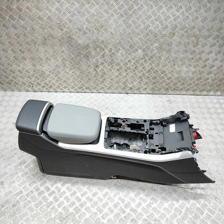 Centrālā konsole 4M0863300