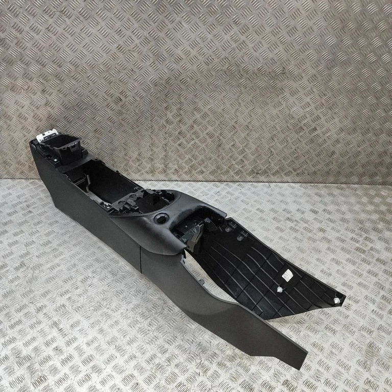 Keskkonsool 689S26PA0A
