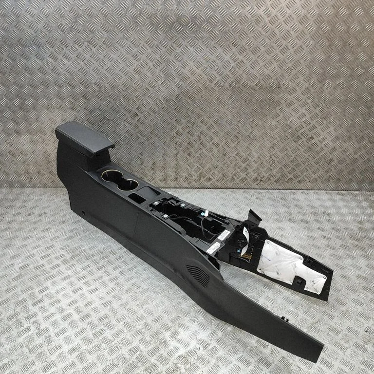 Keskkonsool 689204518R