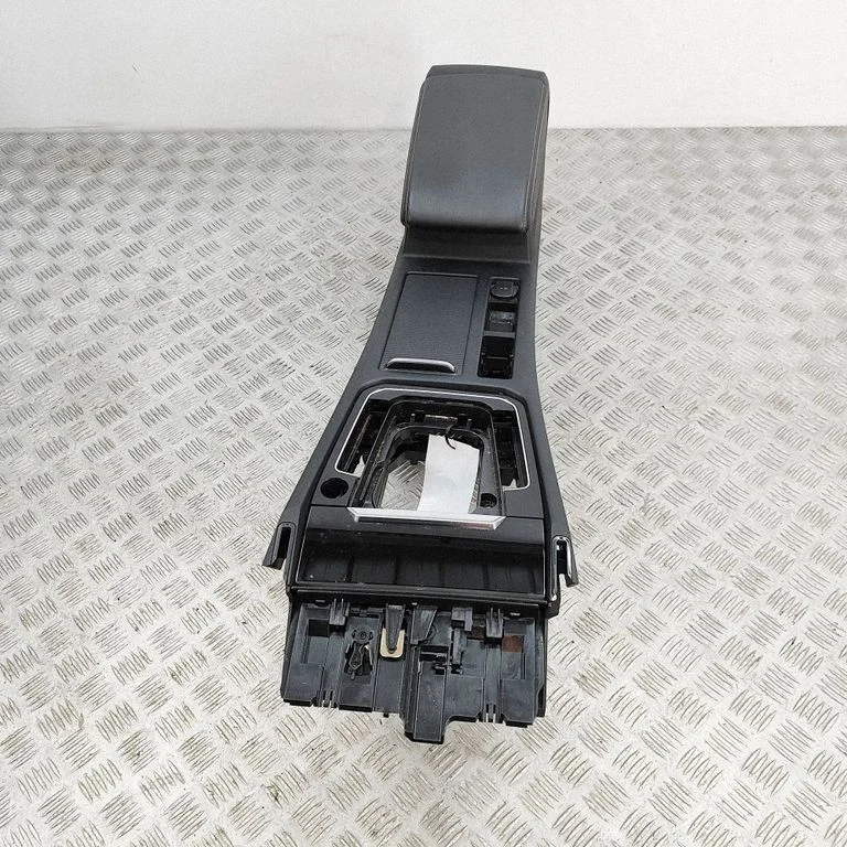Keskkonsool 3G8857100I