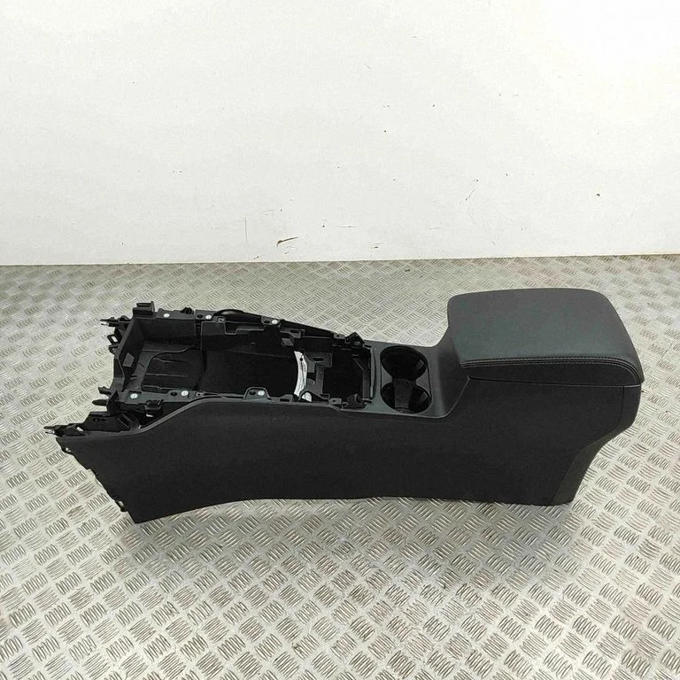 Center console K12364961