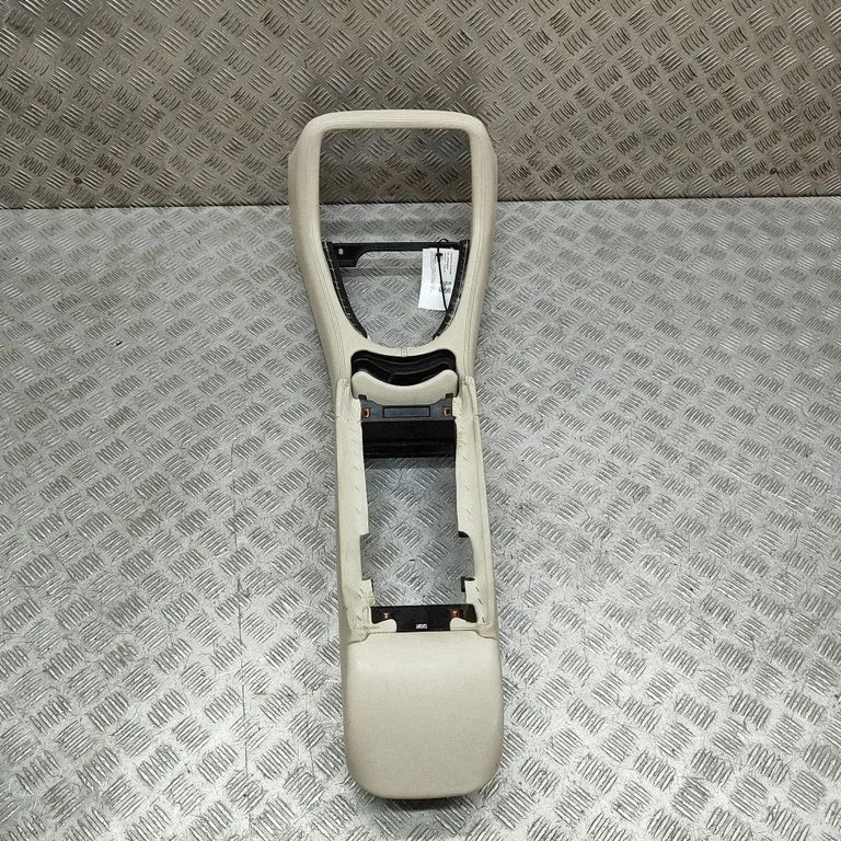 Konsola środkowa GJD7620AB