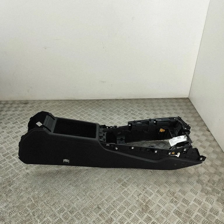 Center console 8W2863241