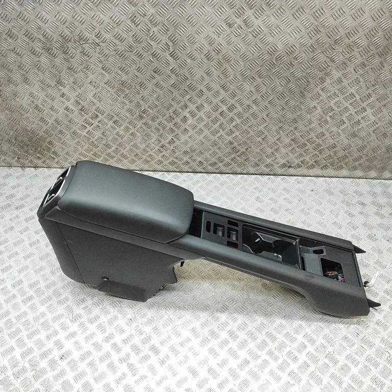 Centrālā konsole 84641KL000
