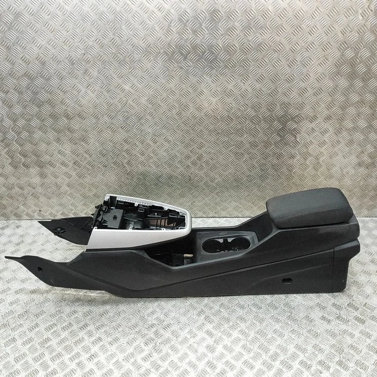 Centrālā konsole 8Y0862533