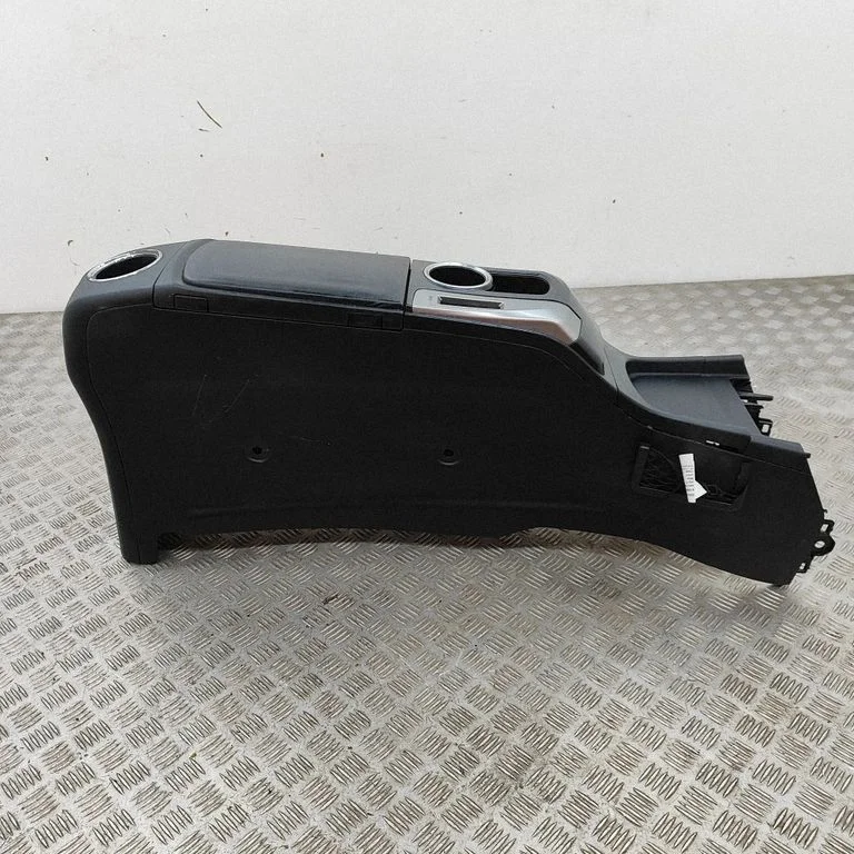 Center console 5881047030B0