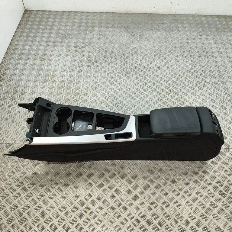Keskkonsool 8W2864261A