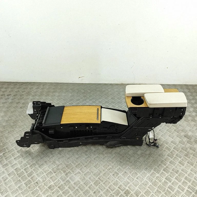 Keskkonsool 102673000E