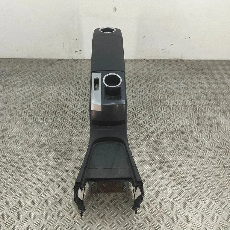Keskkonsool 5882347040