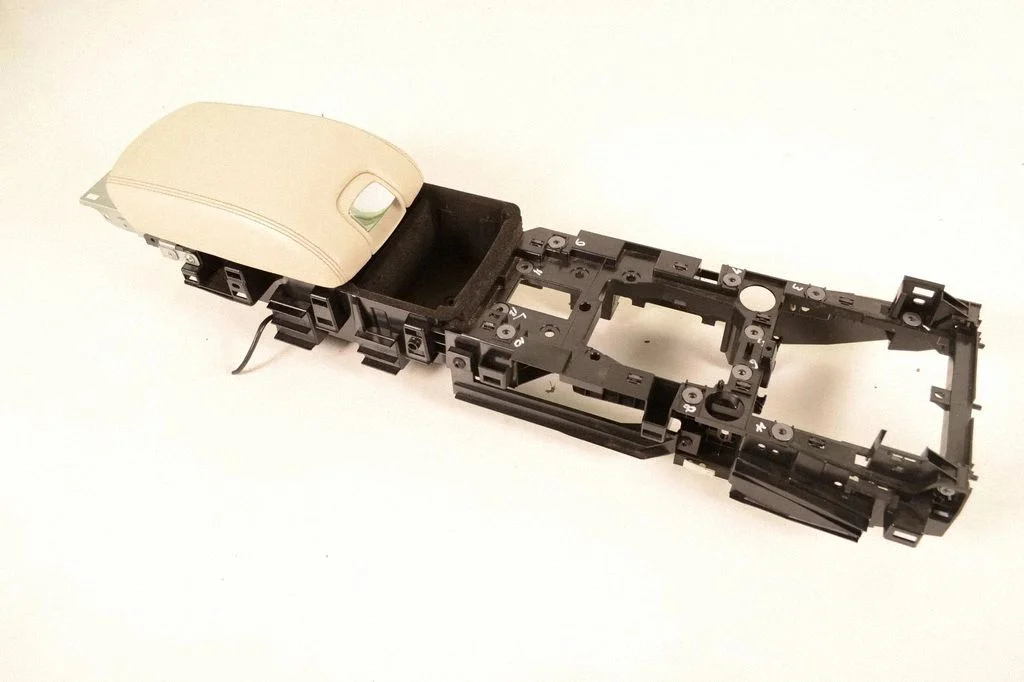 Center console 9W83045H38AP