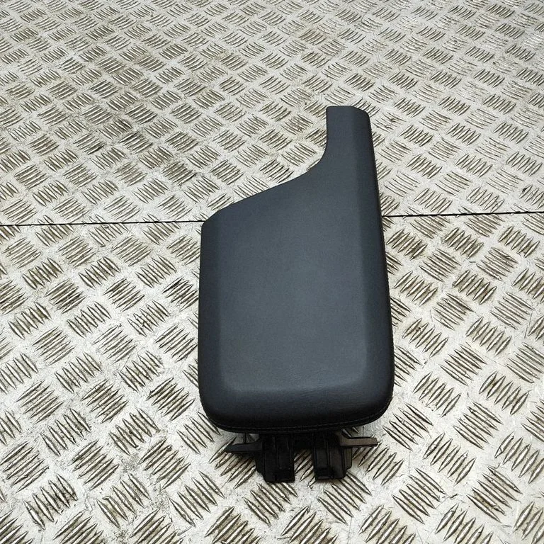 Roku balsts 9J1867166BA
