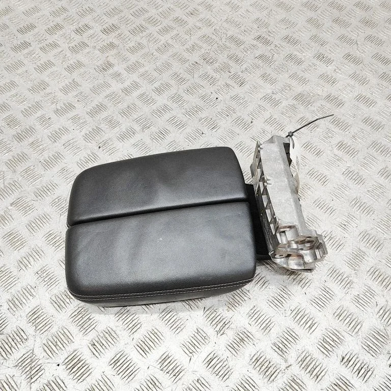 Podłokietnik 4M0864207AE