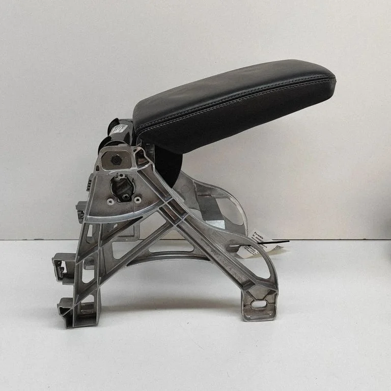 Roku balsts 8W0864283A