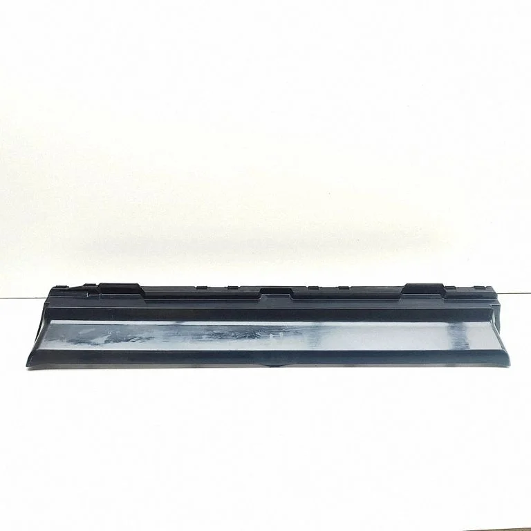 Sāna apdare (aizmugurējā) 5847060010