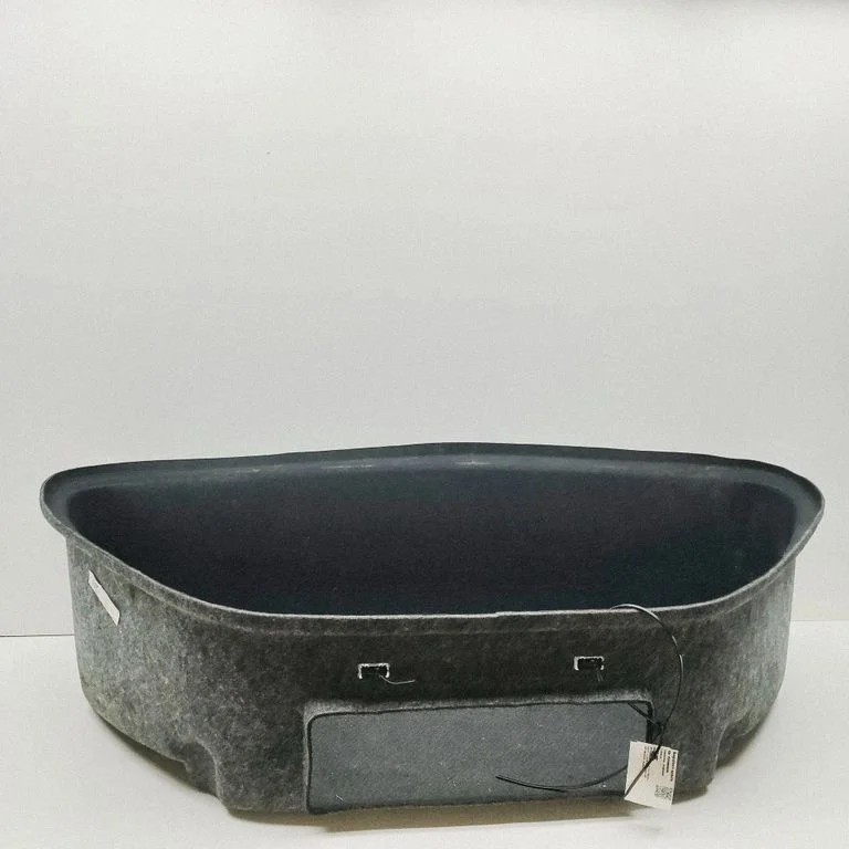 Keskkonsooli külje viimistlus (tagumine) 104805900E