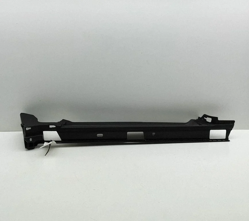 Sāna apdare (aizmugurējā) 4M8863527
