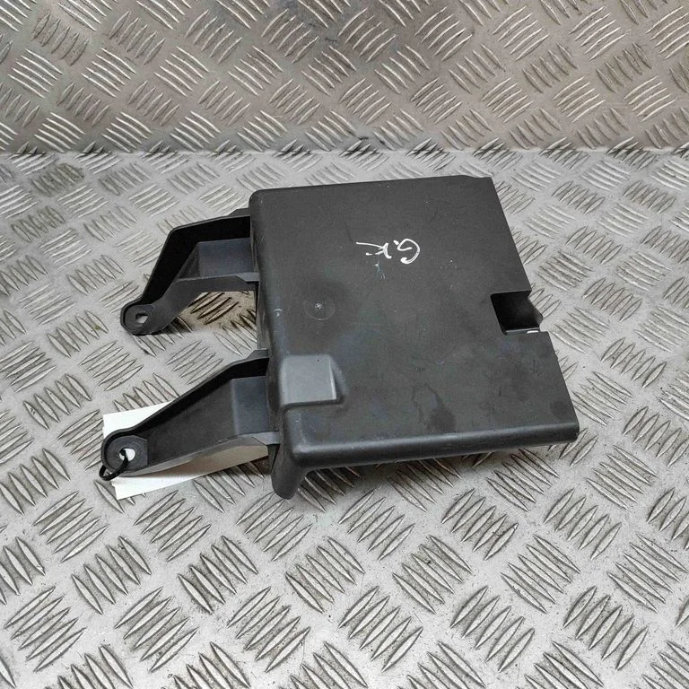 Keskkonsooli külje viimistlus (tagumine) 7466133
