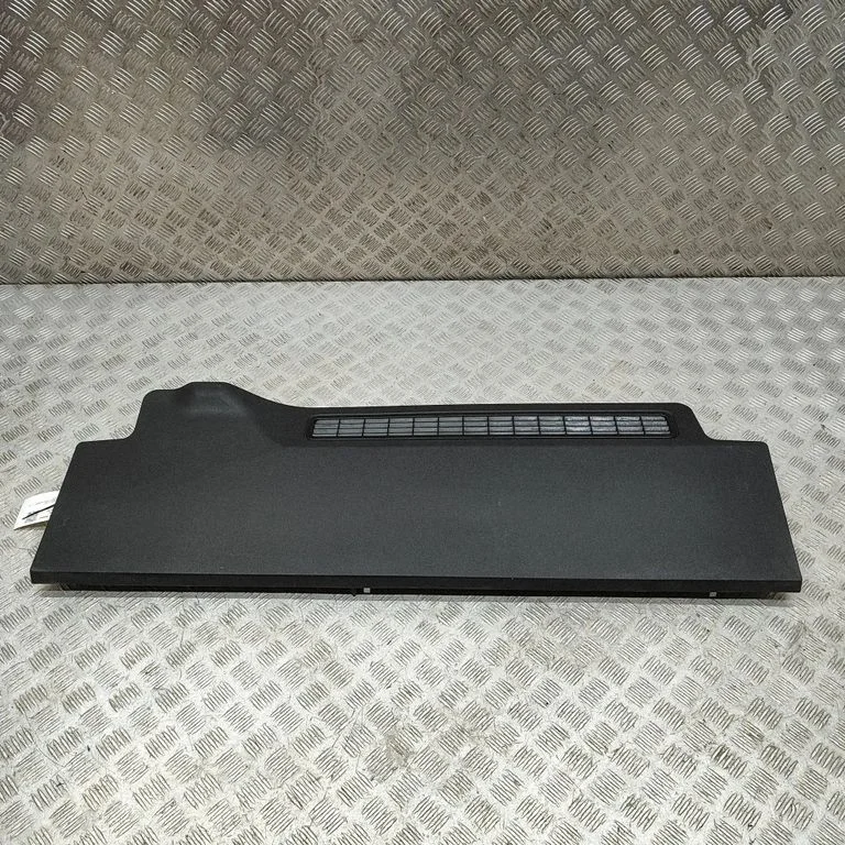 Keskkonsooli külje viimistlus (tagumine) 4M0861486C
