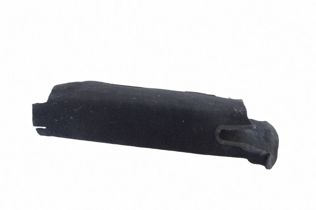 Keskkonsooli külje viimistlus (tagumine) 104520300A