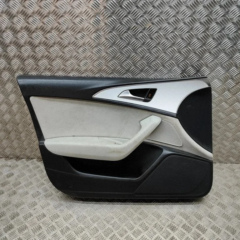 Boczek drzwi przednich 4G2867105A