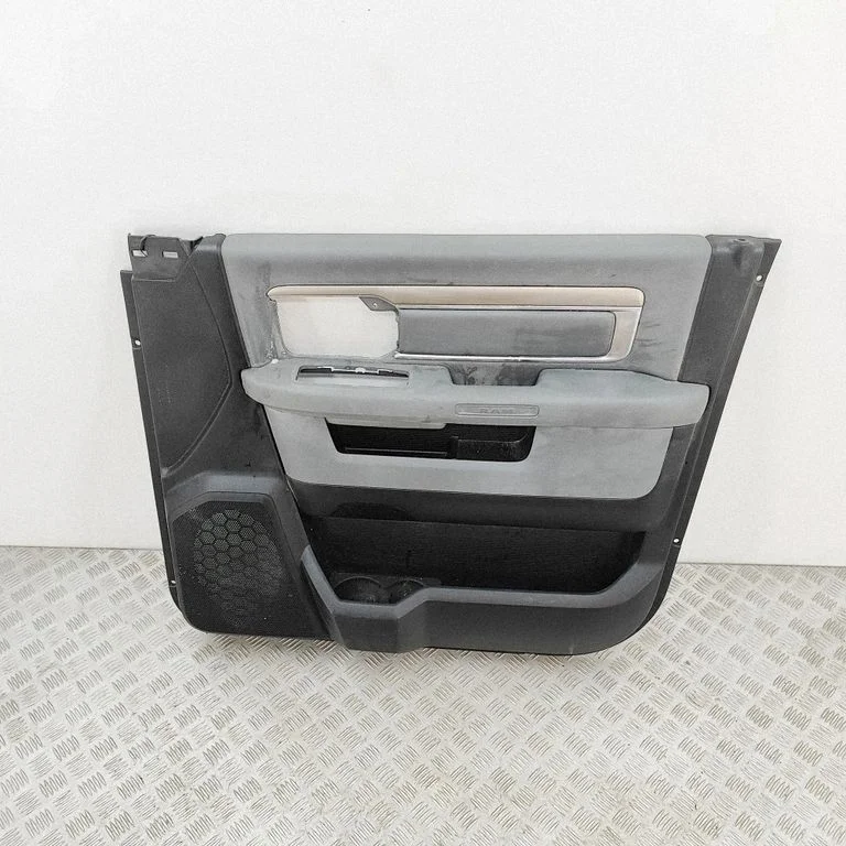 Boczek drzwi przednich 1VY481A8AG