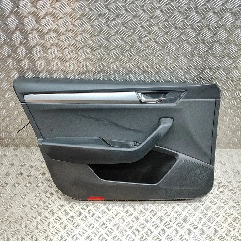 Priekšējo durvju apšuvums 3V0867011A