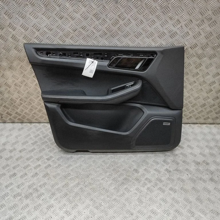 Eesmiste uste sisevooder – Porsche Macan (95B) (2014-2018)