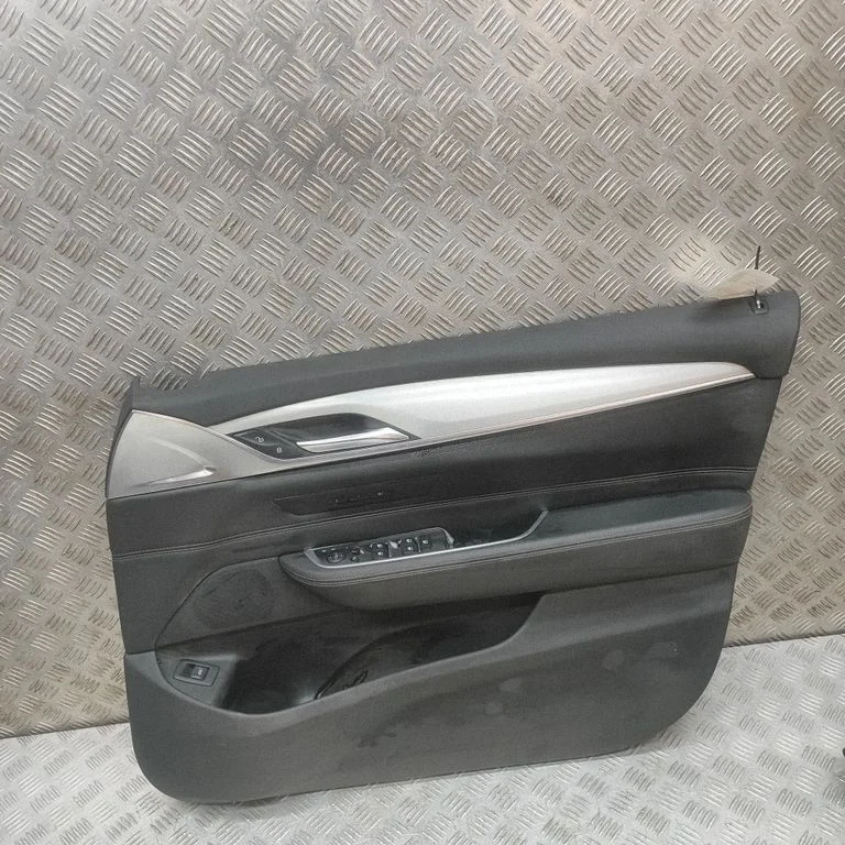 Boczek drzwi przednich 7416876