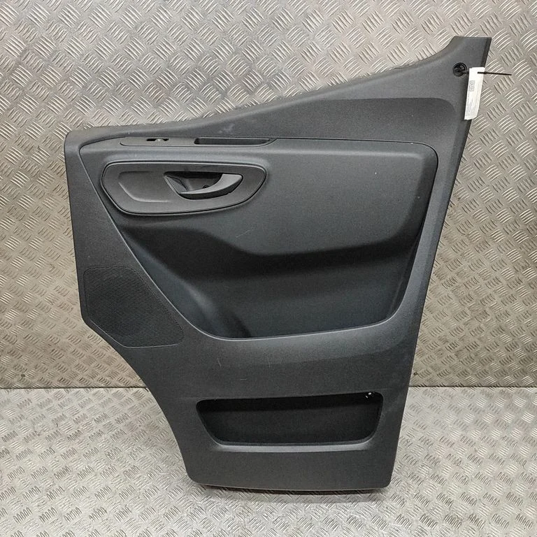 Priekšējo durvju apšuvums – Mercedes-Benz Sprinter W907 W910 (2018-)