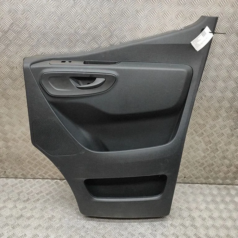 Priekšējo durvju apšuvums – Mercedes-Benz Sprinter W907 W910 (2018-)