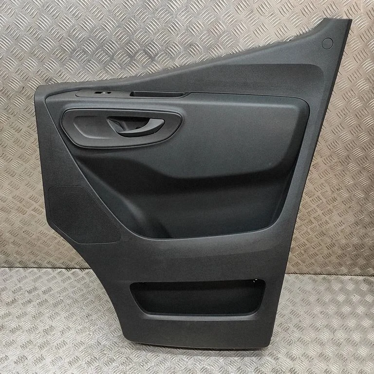 Priekšējo durvju apšuvums – Mercedes-Benz Sprinter W907 W910 (2018-)