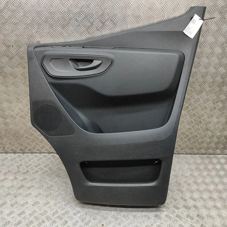 Priekšējo durvju apšuvums – Mercedes-Benz Sprinter W907 W910 (2018-)