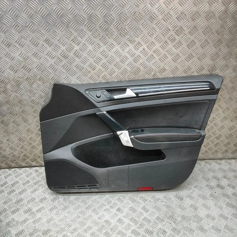 Boczek drzwi przednich 5G4868080D