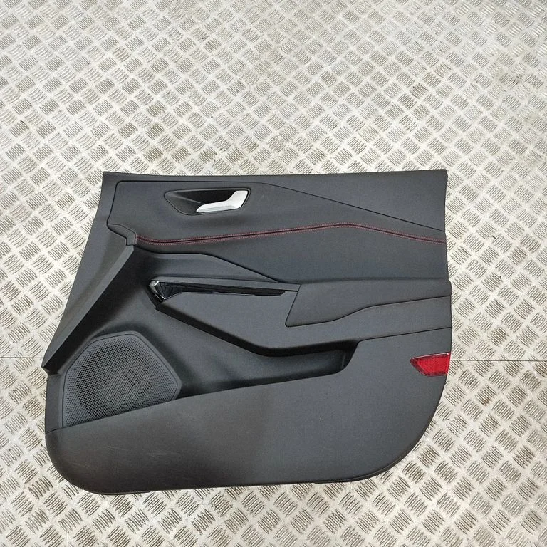 Boczek drzwi przednich R1TBS23942BG