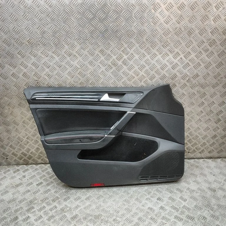 Boczek drzwi przednich 5G4868079D