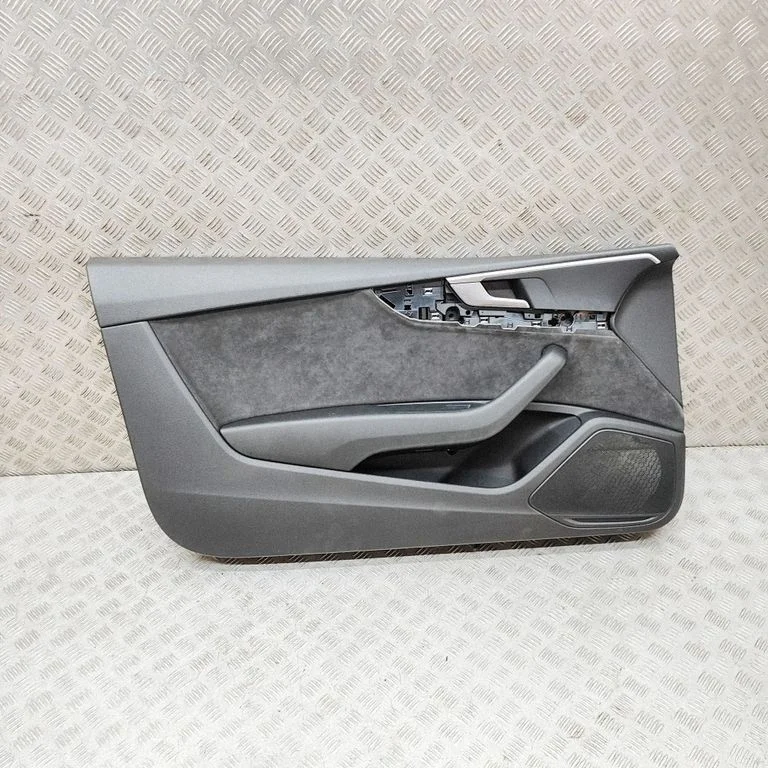 Priekšējo durvju apšuvums 8W6867103C