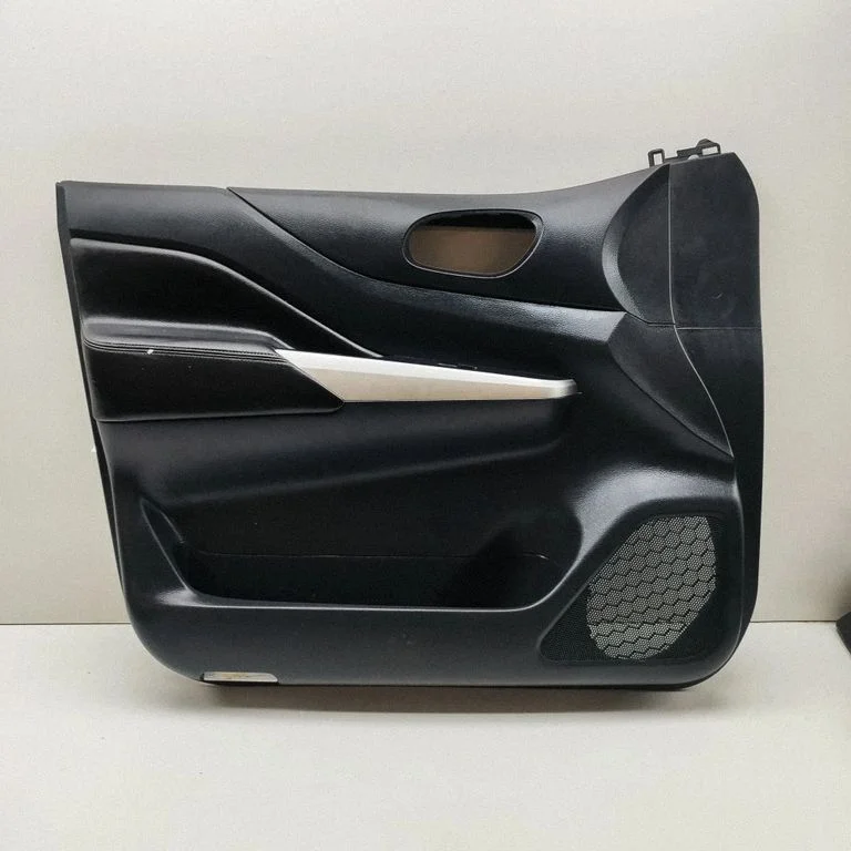 Front door card panel trim – Nissan Navara D23 (2015-)