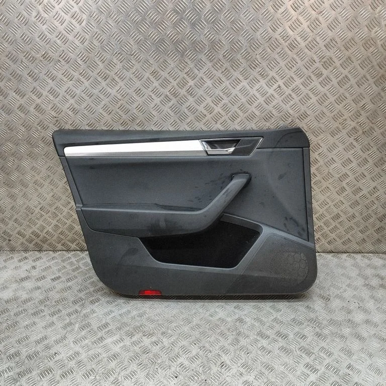 Front door card panel trim 3V2867013CE
