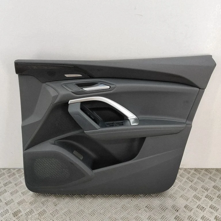 Boczek drzwi przednich 8MB867134