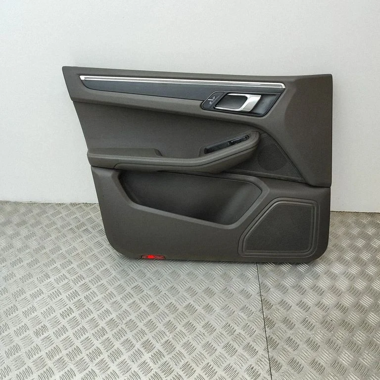 Eesmiste uste sisevooder – Porsche Macan (95B) (2019-)