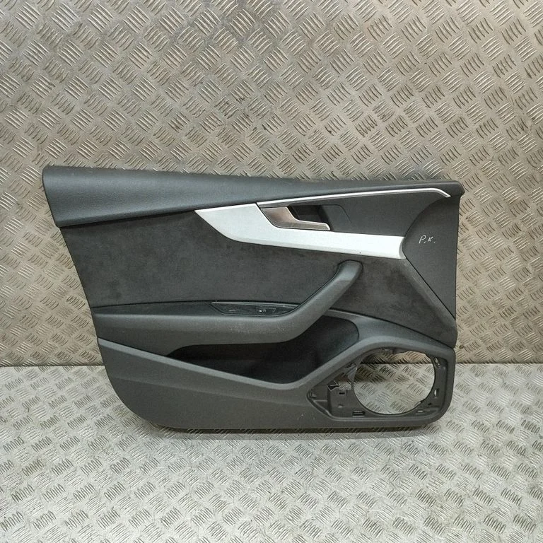Boczek drzwi przednich 8W8867133