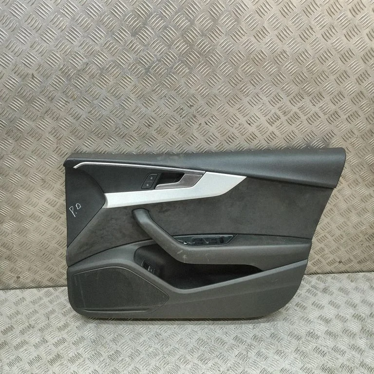 Boczek drzwi przednich 8W8867118