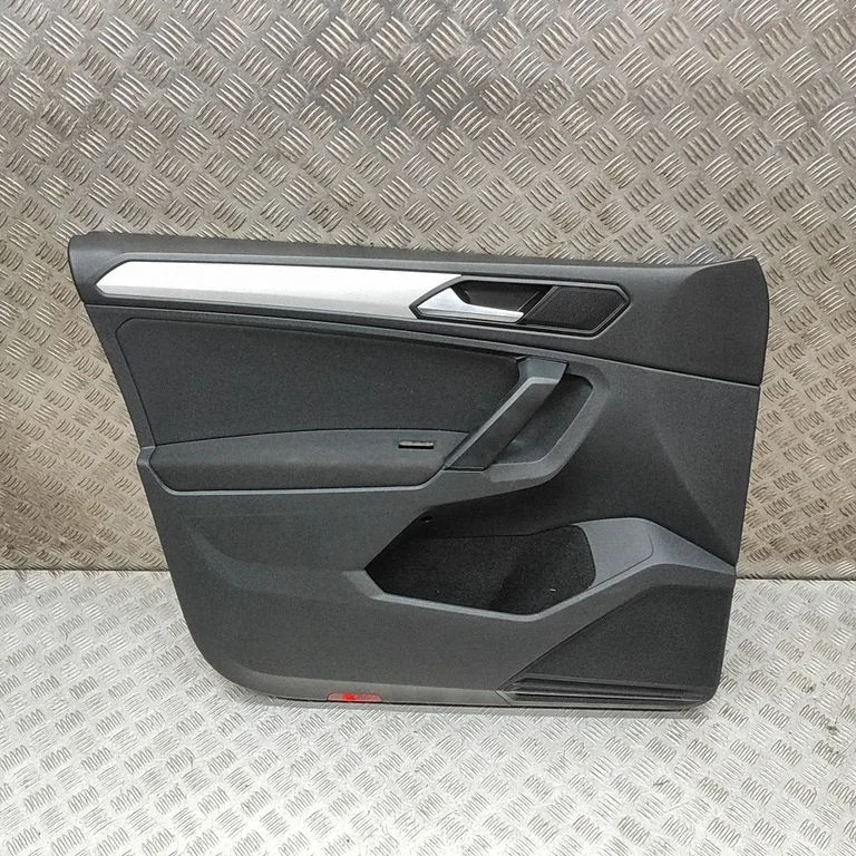 Priekšējo durvju apšuvums 5NC867011