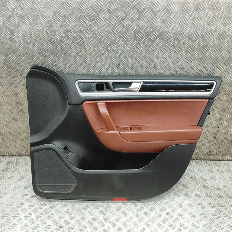 Priekšējo durvju apšuvums 7P2867014BF