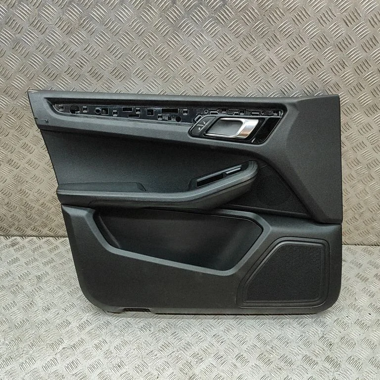 Eesmiste uste sisevooder – Porsche Macan (95B) (2014-2018)