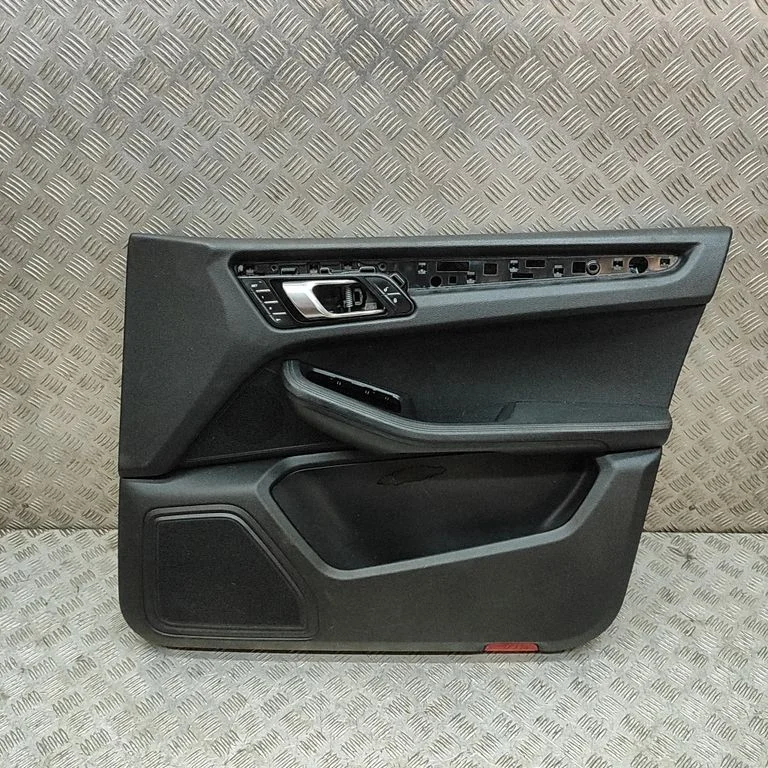 Priekšējo durvju apšuvums – Porsche Macan (95B) (2014-2018)