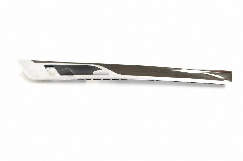 Priekšējo durvju apšuvums – BMW 7. sērija G11 G12 (2015-2022)
