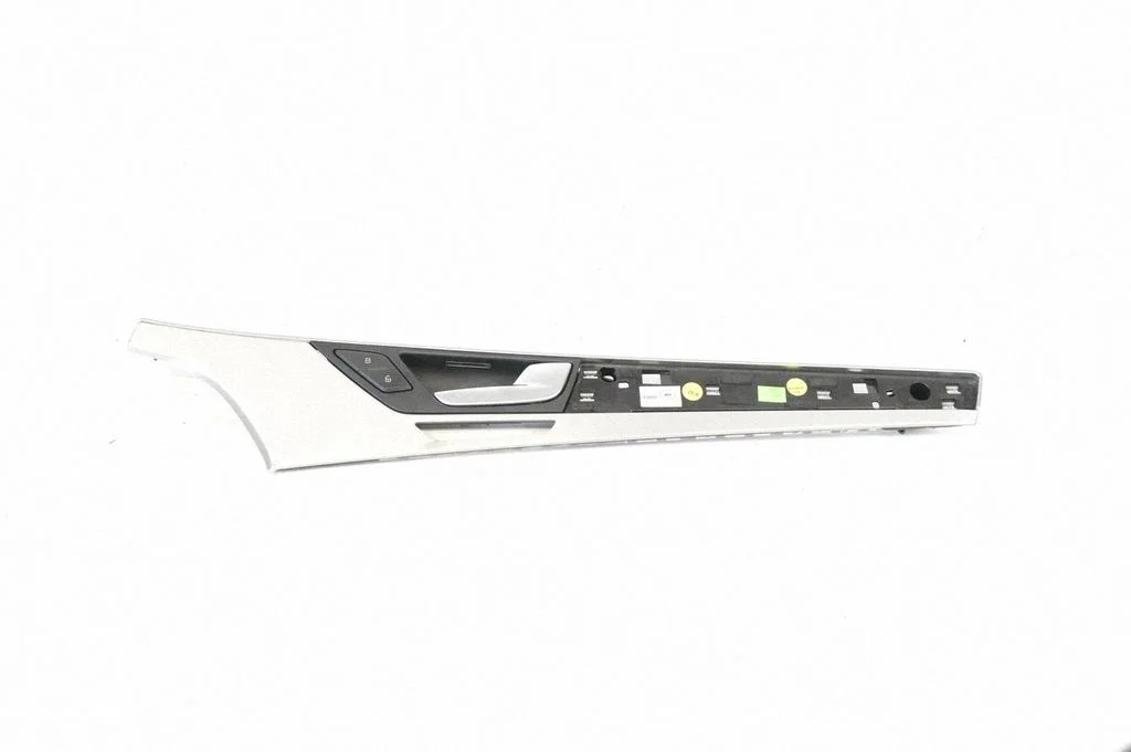 Boczek drzwi przednich 4H0867102