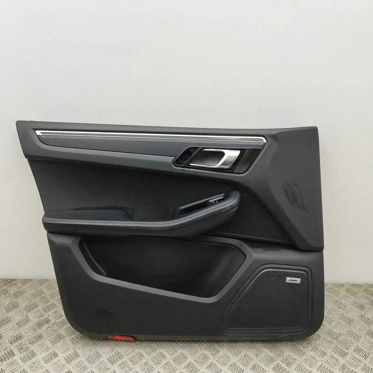 Eesmiste uste sisevooder – Porsche Macan (95B) (2014-2018)