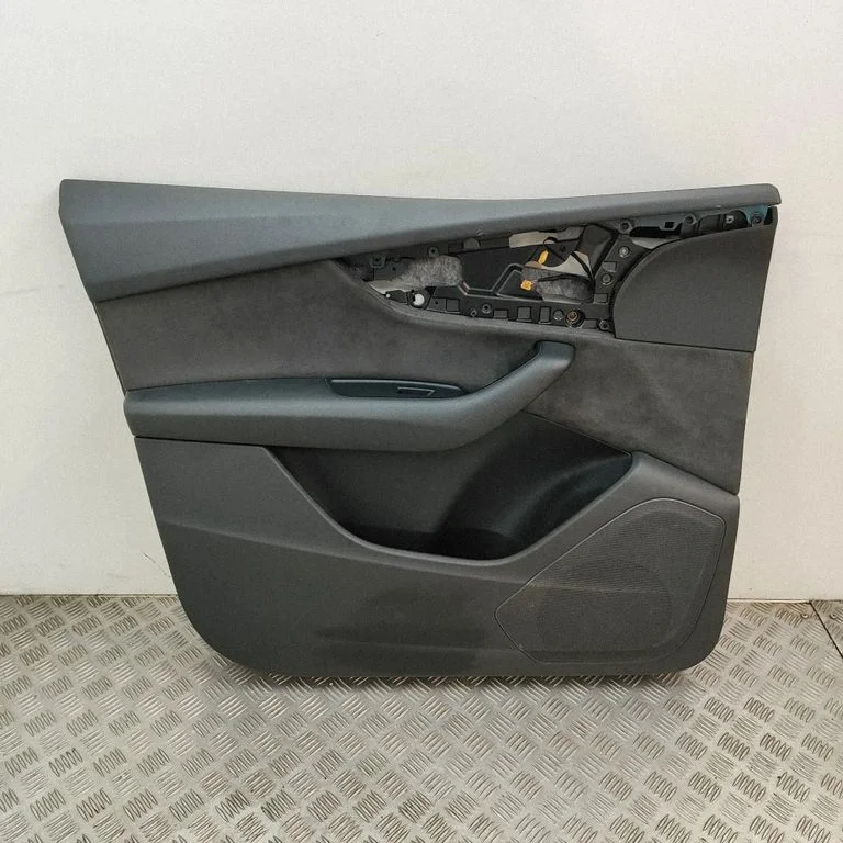 Priekšējo durvju apšuvums 4M0867117B